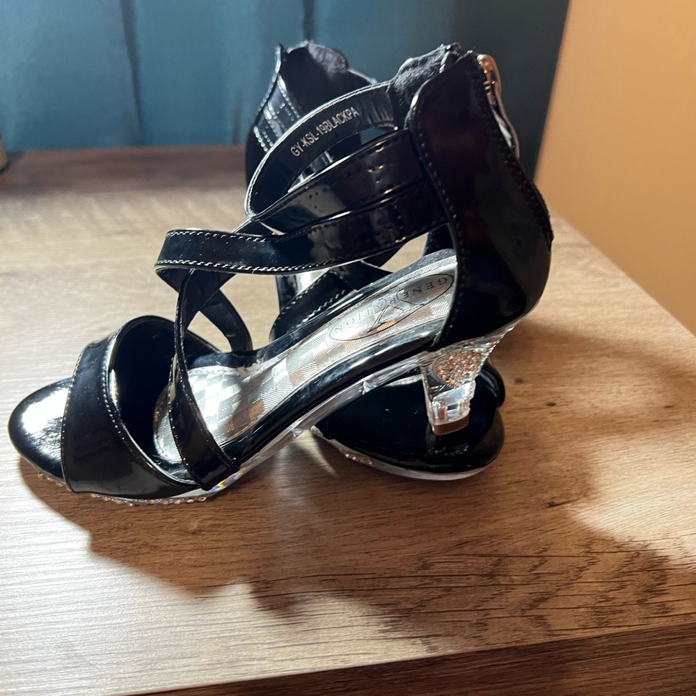 Gently used Generation Y kitten heels